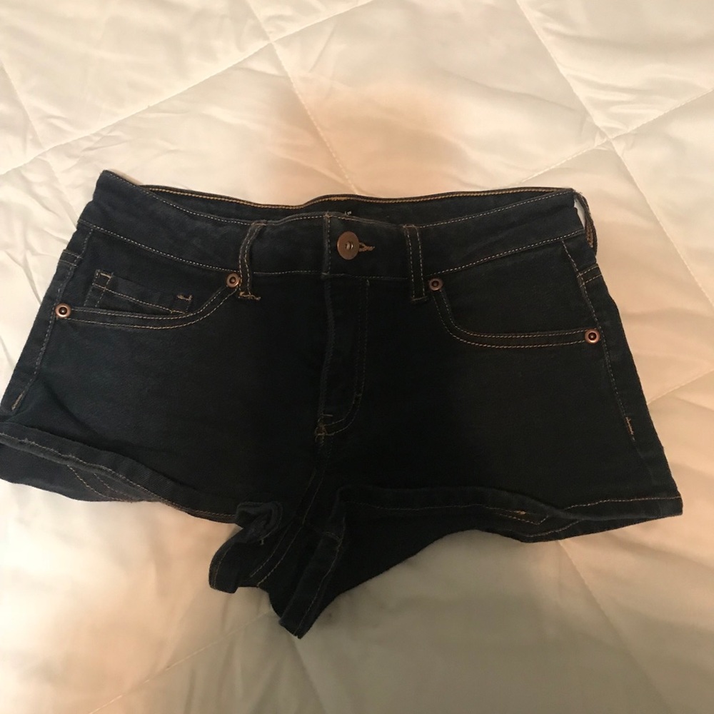Dark jean shorts size 26