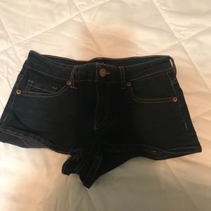 Dark jean shorts size 26