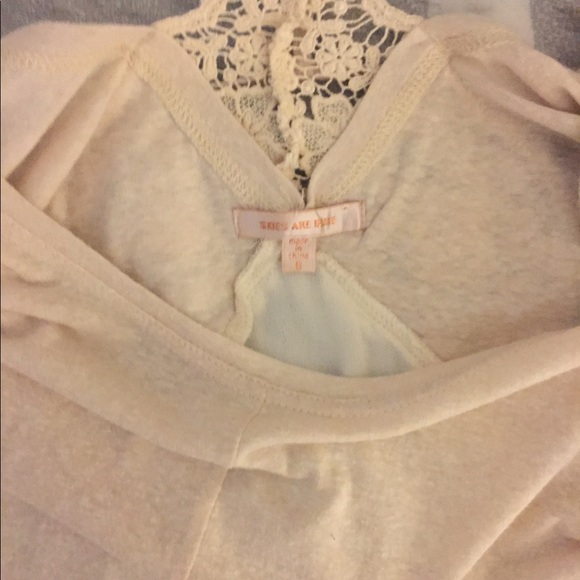 Cute top originally purchased through stitch fix - Picture 3 of 5