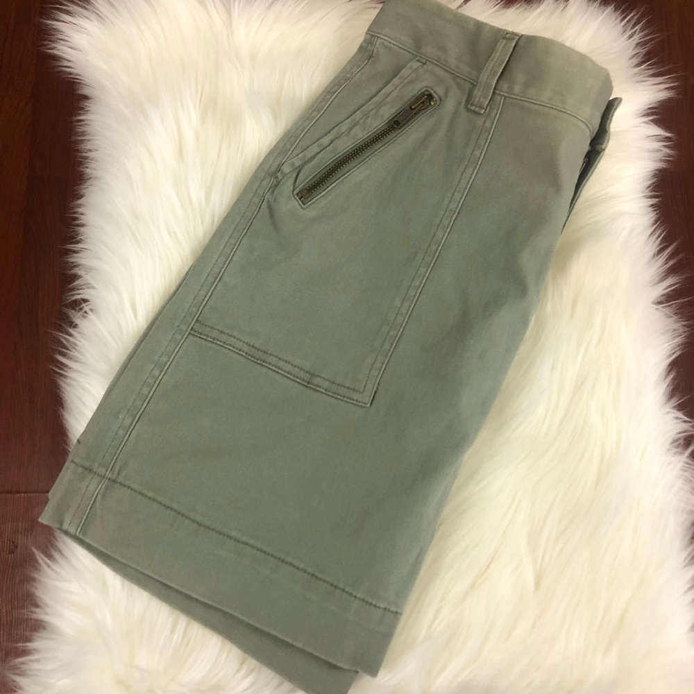 Old Navy green skirt with pockets size 8.