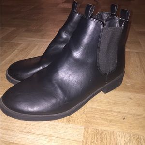 H&M DIVIDED BOOTS