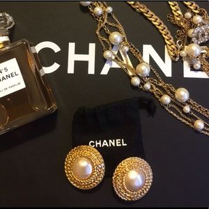 💯 Authentic Vintage Chanel Clip Earrings