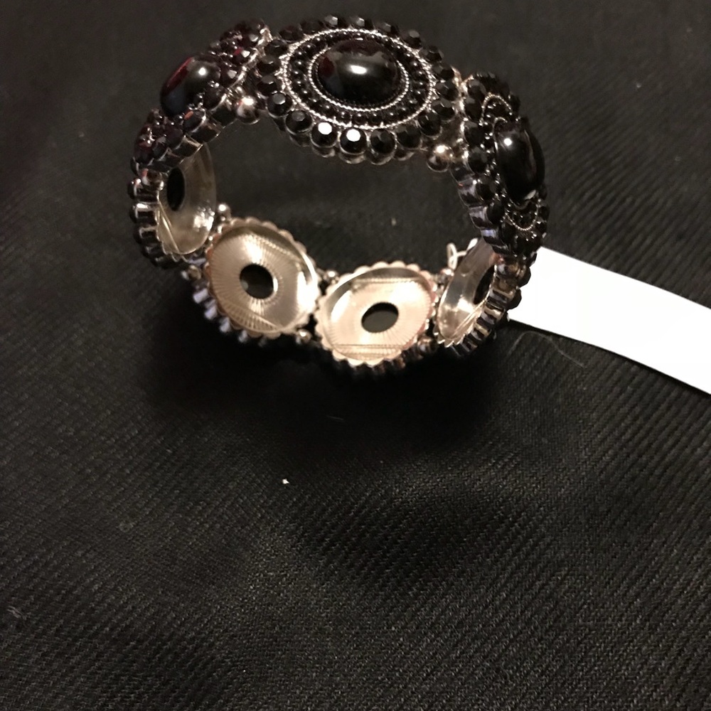 $BOGO$ Sale NWT Black circular bracelet.