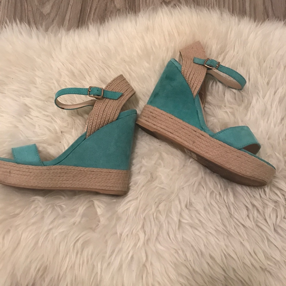 🎉HOST PICK🎉 Teal suede wedges
