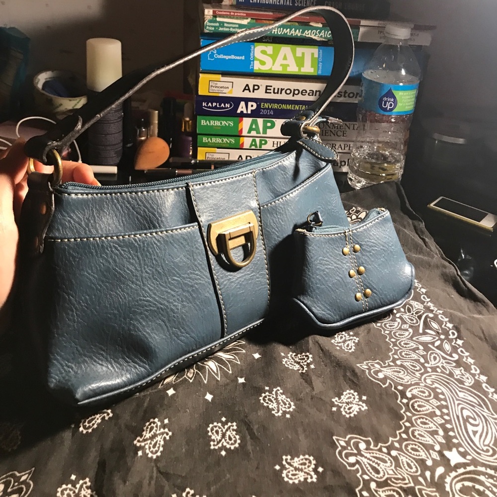 Nine West hand bag w/ matching mini pouch