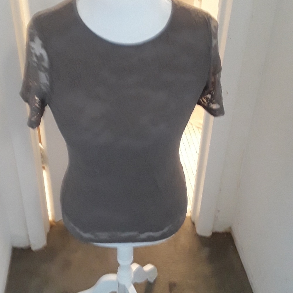 Grey short sleeve lacey Liz clayborn top