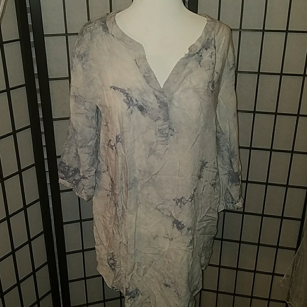Umgee light blue/white tie dye tunic