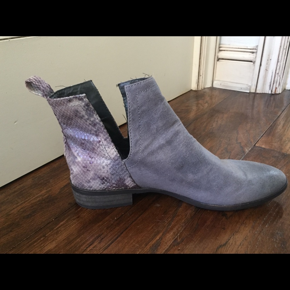 Woman's Grey Booties