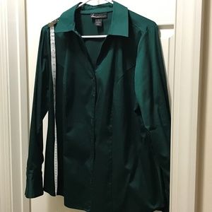 ➕🎉HP 11/16/17 🎉Hunter Green Button Down w Bonus