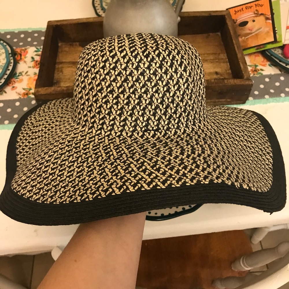 Floppy hat
