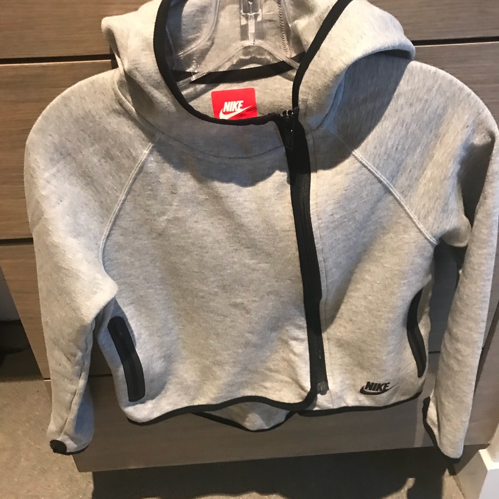 Nike Youth Girls Tech Fleece Cape Hoodie in Grey