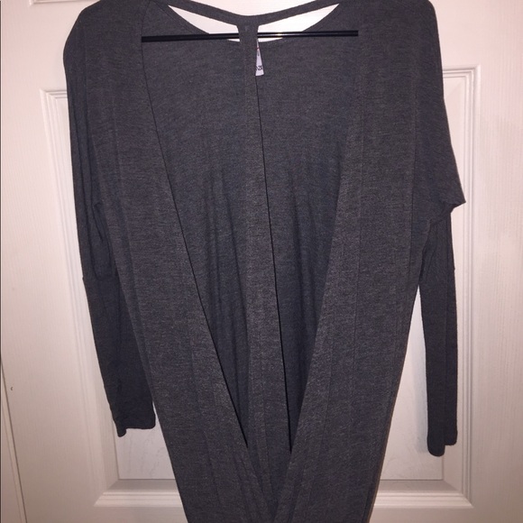 Loose open back top - Picture 2 of 2