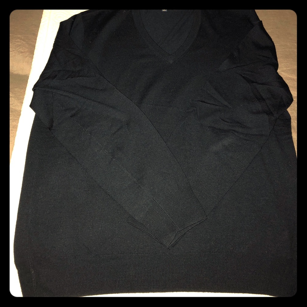 Brooks Brothers Merino Wool vneck sweater