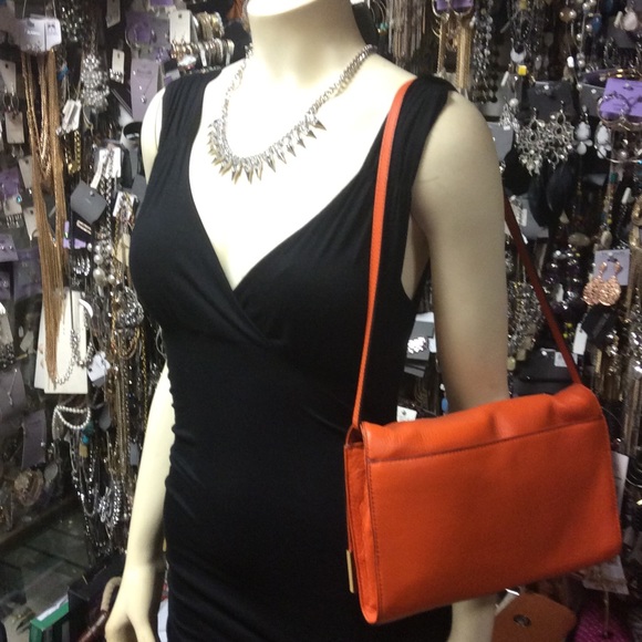 NEW!! Michael Kors Beverly Leather Clutch - Picture 2 of 8