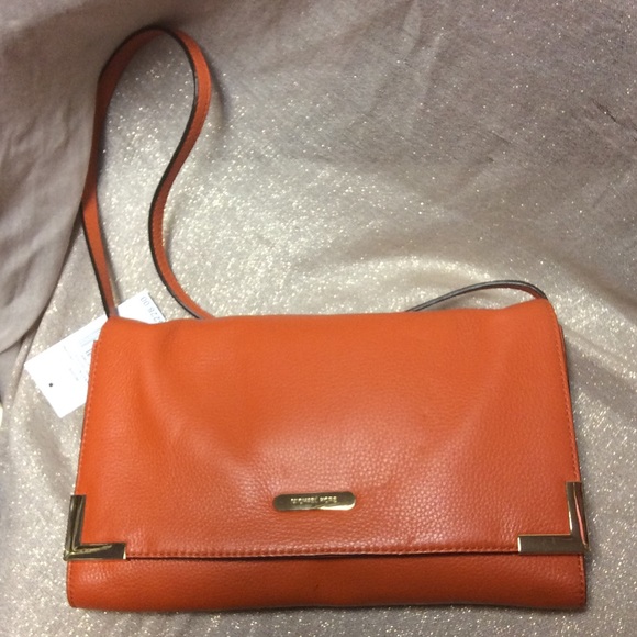 NEW!! Michael Kors Beverly Leather Clutch - Picture 4 of 8