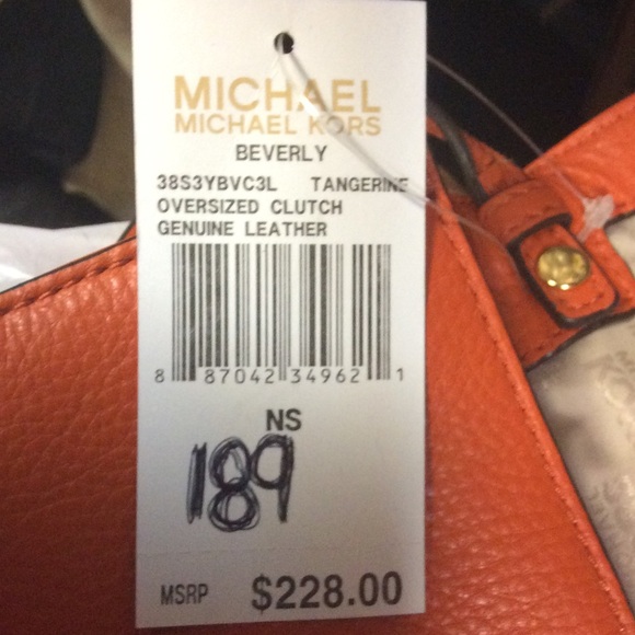 NEW!! Michael Kors Beverly Leather Clutch - Picture 8 of 8