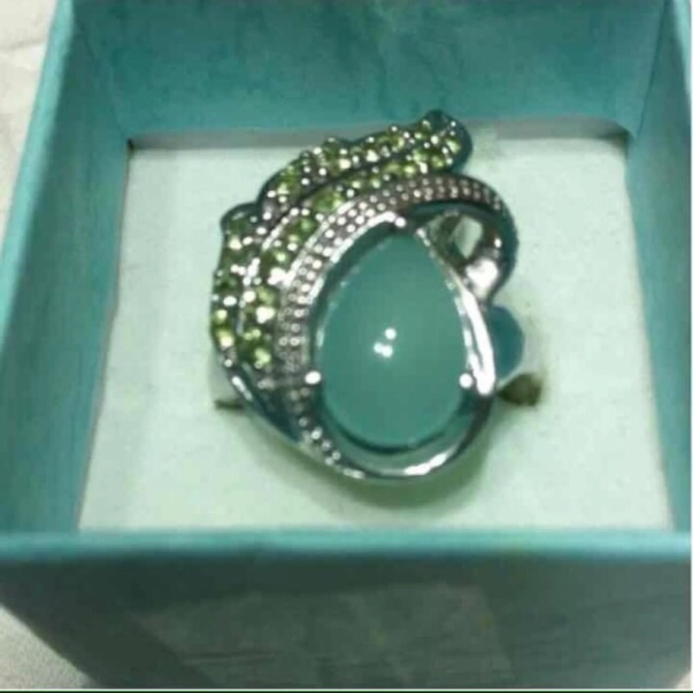 PERIDOT GEM SILVER RING