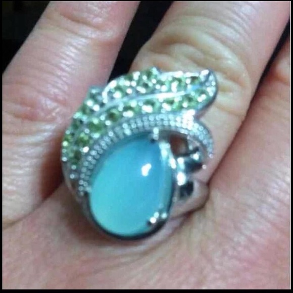 PERIDOT GEM SILVER RING - Picture 2 of 3