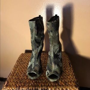 Camouflage BCBG Bootie