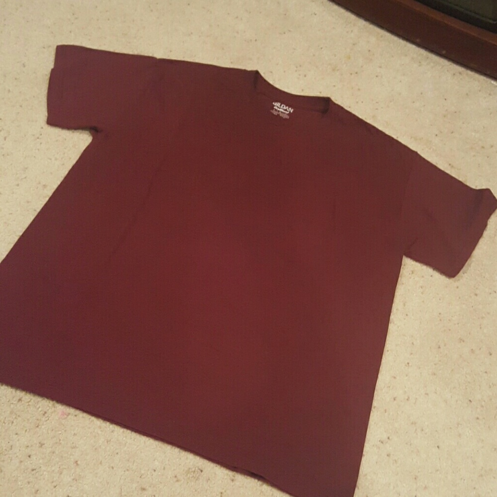 Plain maroon T shirt