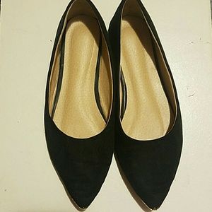 Black pointed flats