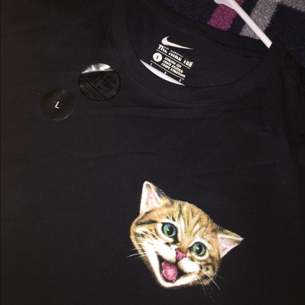 NEVER WORN NIKE CAT LOGO SHIRT