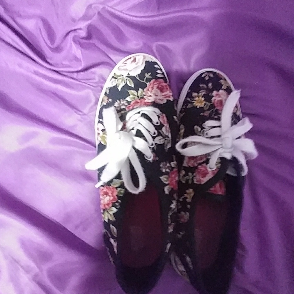 Black flowery Flats