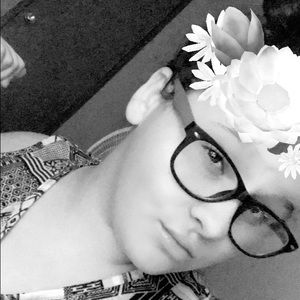 Meet your Posher, Chloe