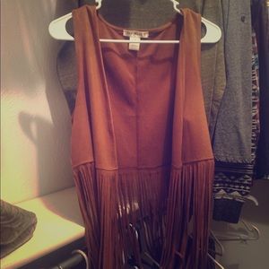 Medium fringe vest