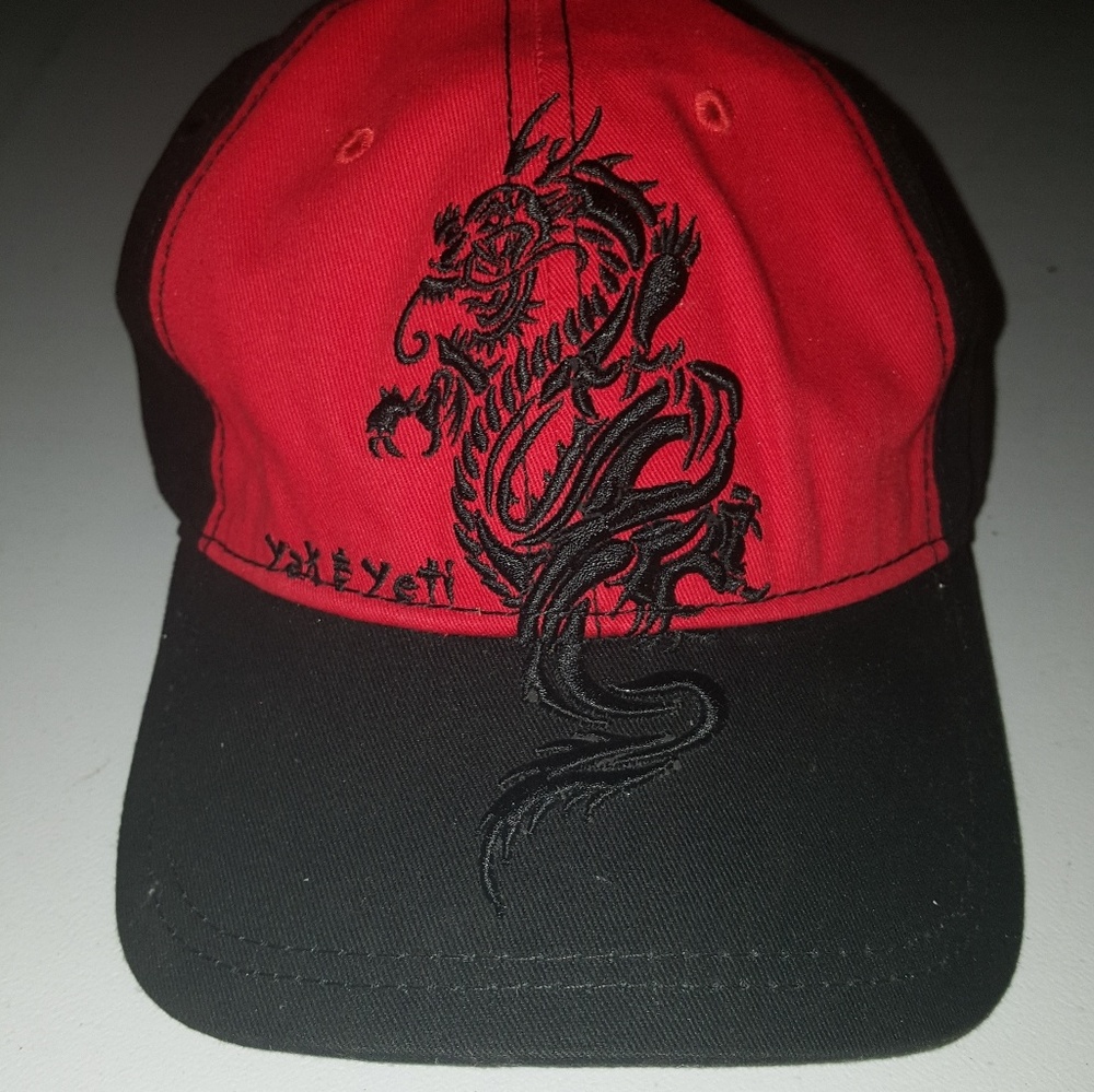 Nwot red and black dragon hat