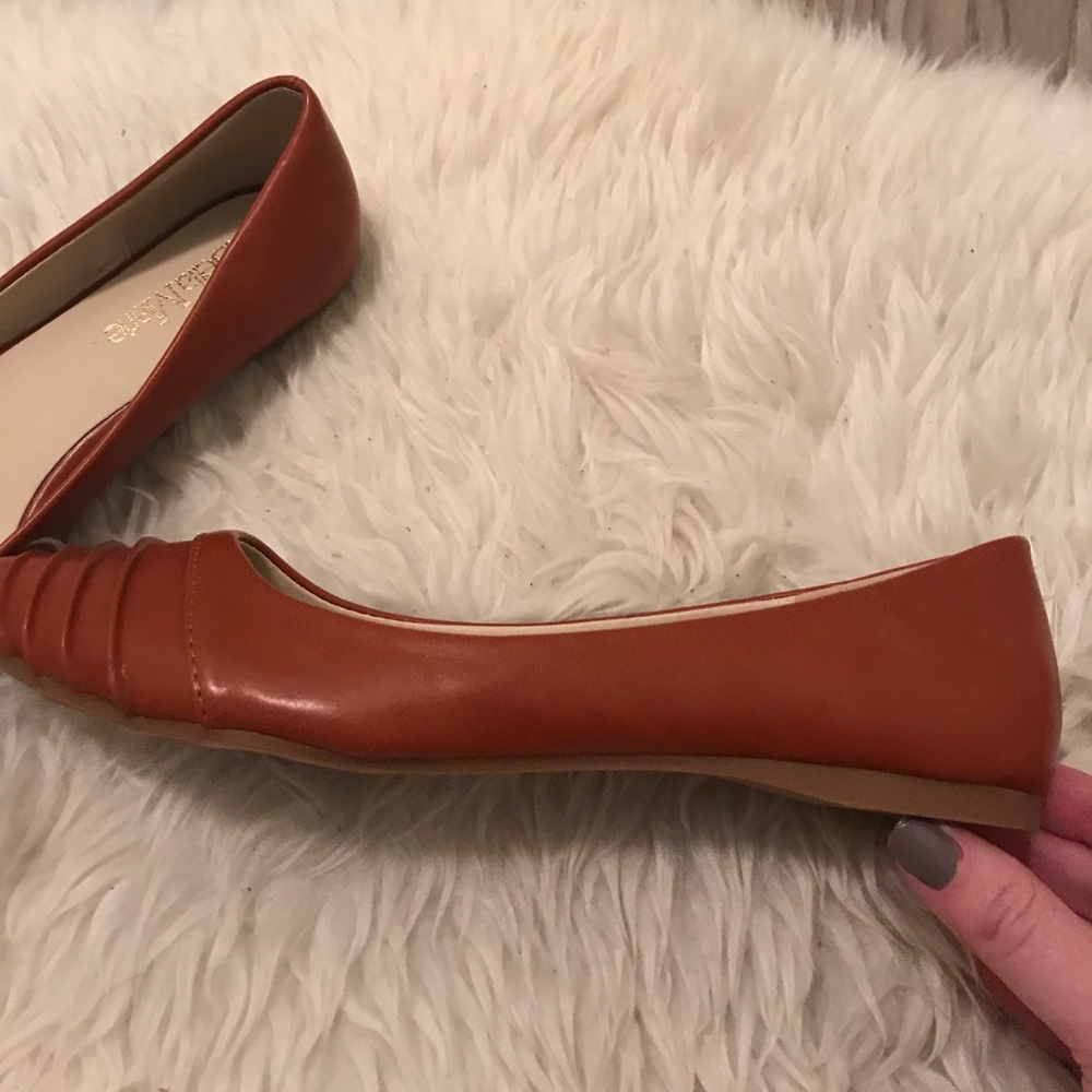 Tan flats - Picture 3 of 5