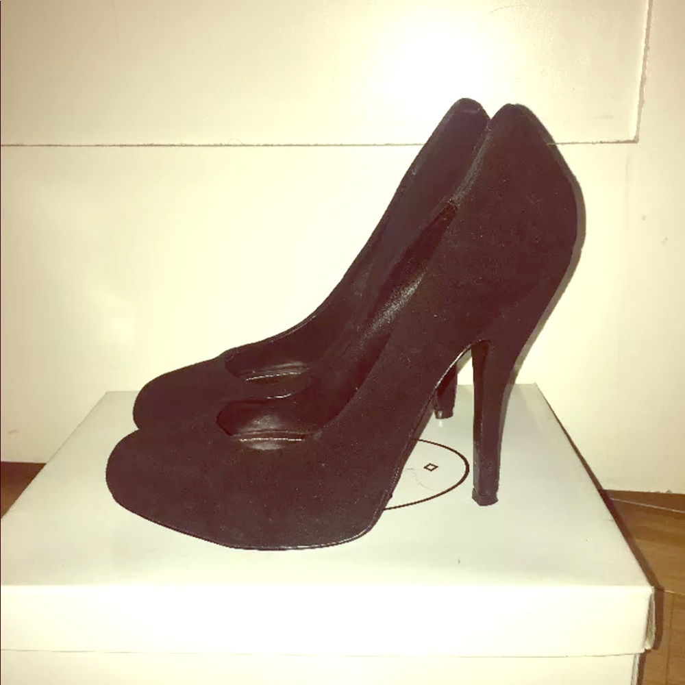 Steve Madden black suede high heels size 8.5