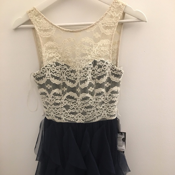 Teeze Me Juniors' Lace Ruffled Party Dress Size 0 - Picture 3 of 4