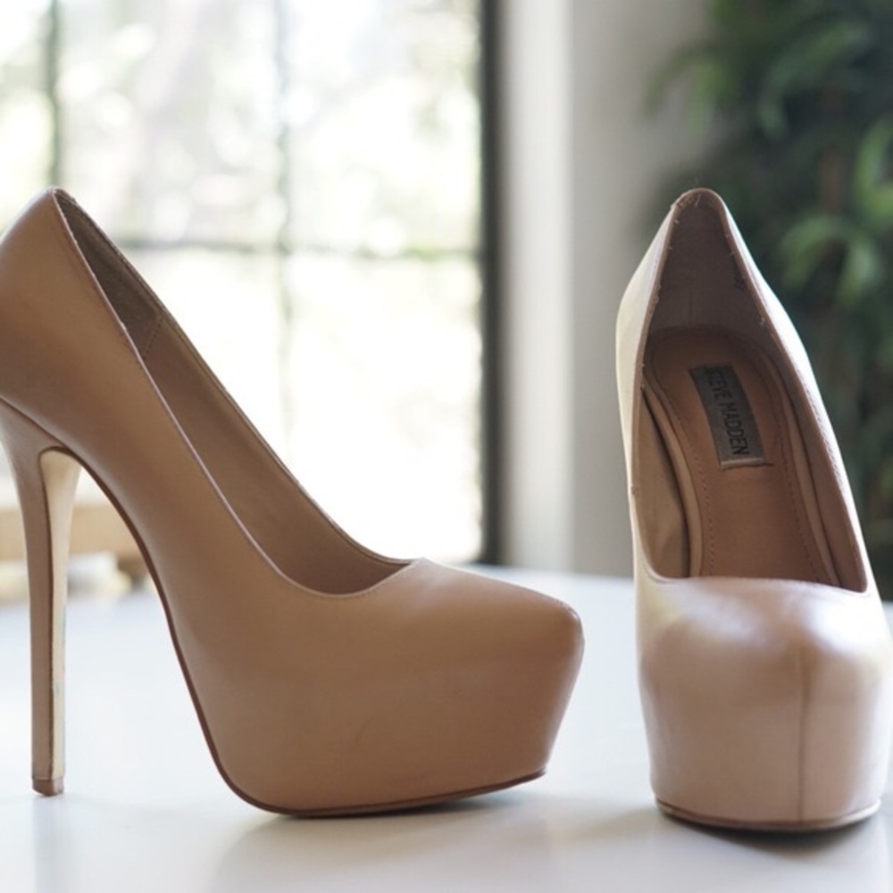 NWOT Steve Madden Delerius Hidden Platform Heels