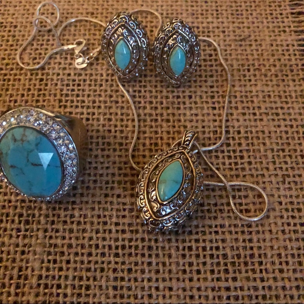 🎉LOVELY GIFT Gorgeous turquoise set, necklace, earrings, ring