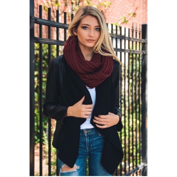 Burgundy knit infinity scarf - Picture 3 of 4