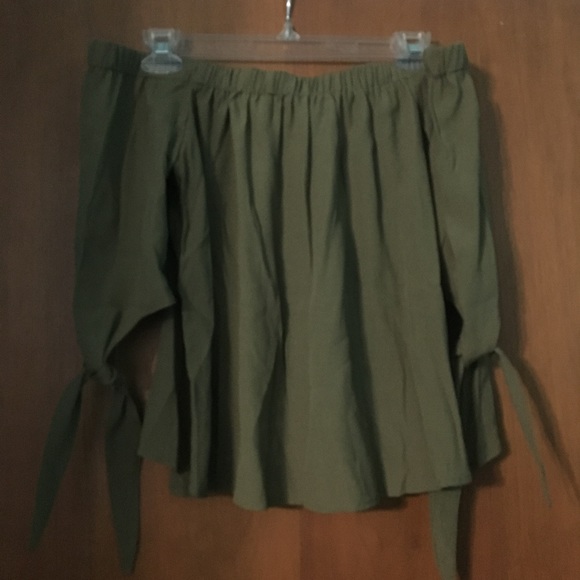 Tobi Off The Shoulder Blouse - Picture 2 of 2