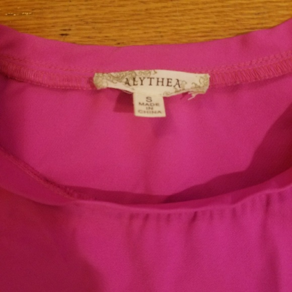 Alythea Bright pink crop top - Picture 2 of 3