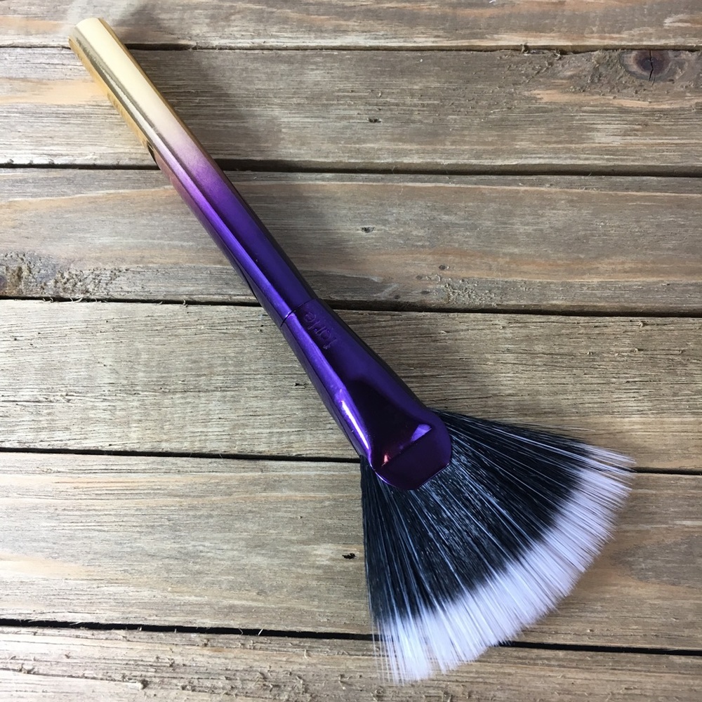 Tarte Fan Brush Rainforest of the Sea Collection
