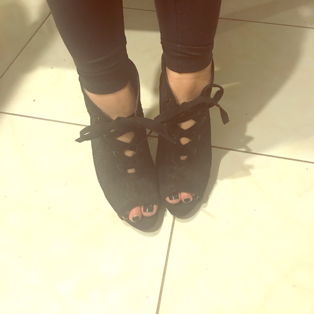 Nine West. Black lace booties 👠👠👠