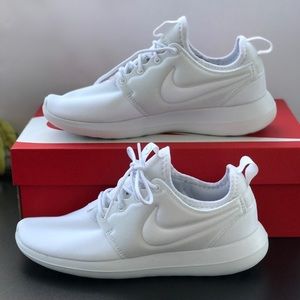 NIKE Roshe Size 6 NWT