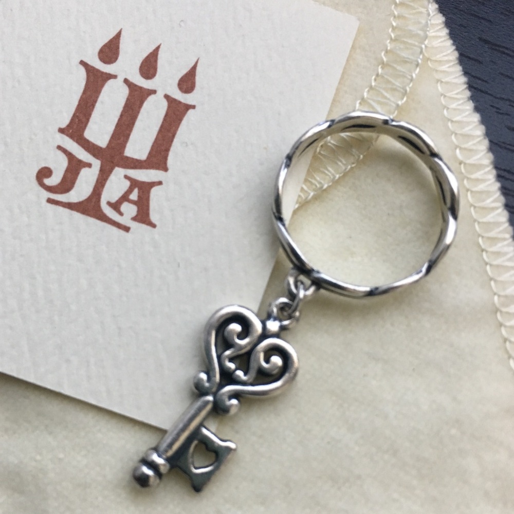 James Avery Twisted Wire Ring w/ Key to My Heart