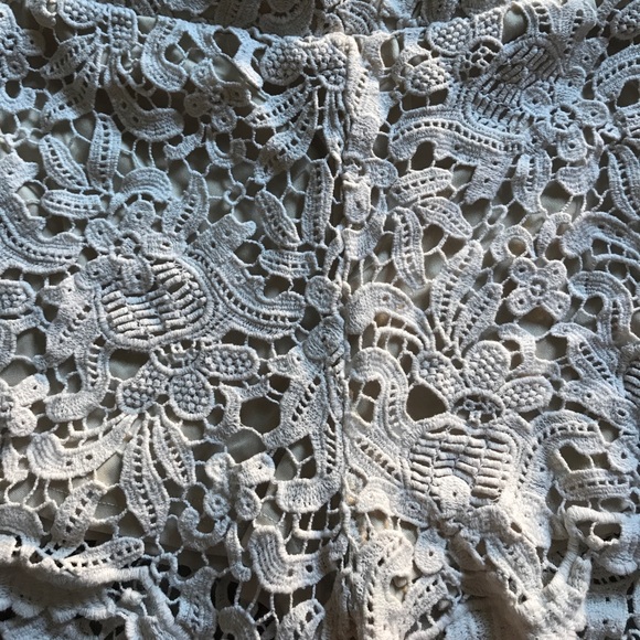 Nude lace high waisted shorts - Picture 3 of 4