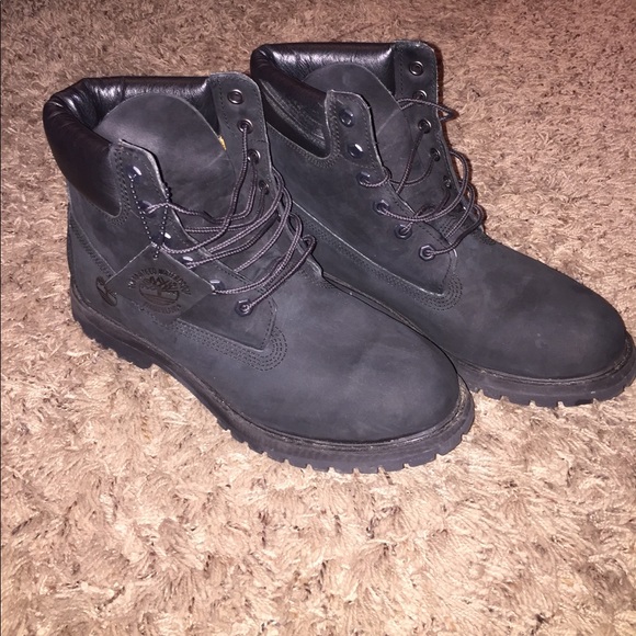 Black Timberlands - Picture 1 of 4