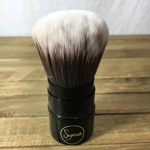 Sigma Beauty Retractable Kabuki Brush