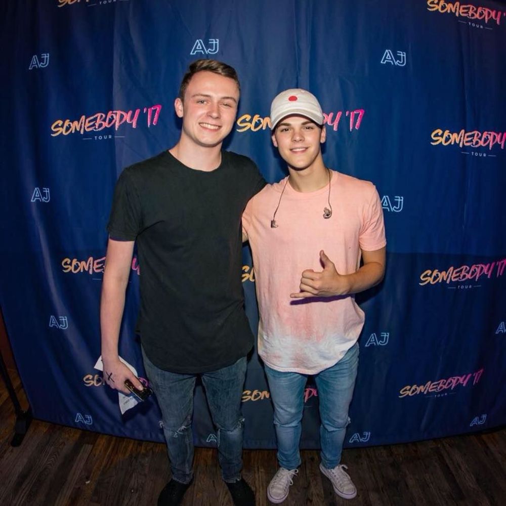 Meet your Posher, Zac