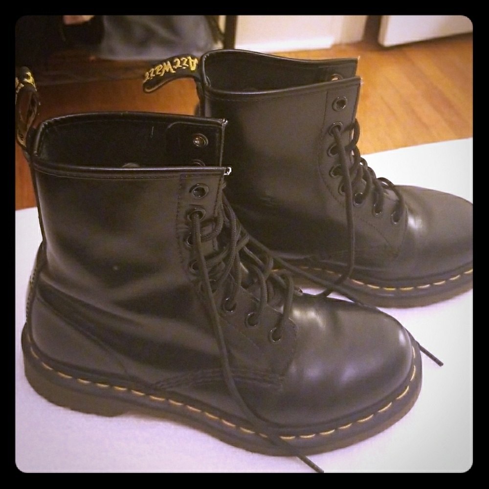 Like new black matte doc martens size 6
