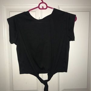 Black cropped shirt with tie in the front