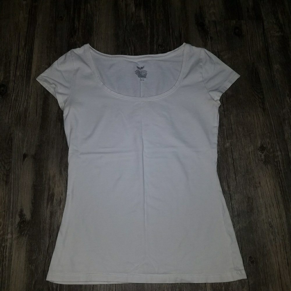 White short sleeve tee