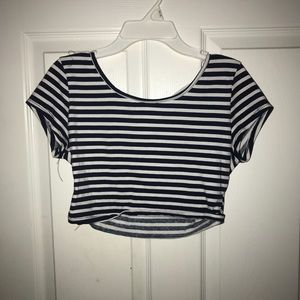 Crop top with bow in the back